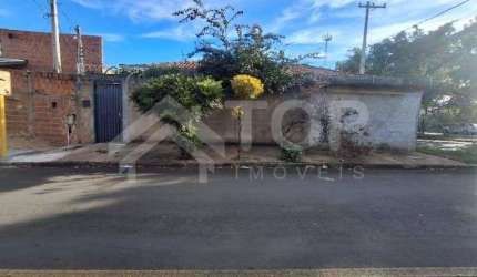 Vende-se 2 casas no mesmo terreno, sendo imoveis em otima localizacao