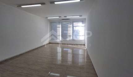 Excelente sala comercial no Ed. Triade