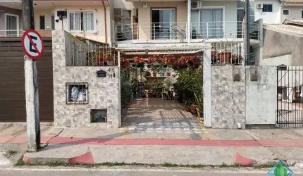 Casa com 2 quartos à venda na Rua Brinco de Princesa, 41, Forquilhas, São José, 68 m2 por R$ 477.000