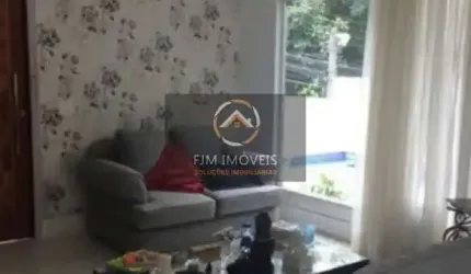 Casa à Venda em Engenho do Mato - 3 Suítes, 200m², R$1.8M