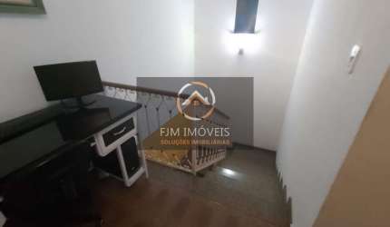 FJM IMÓVEIS Vende: Casa em Engenhoca, Niterói: 136m², 4 dormitórios, 2 banheiros - Venda por R$ 530.000