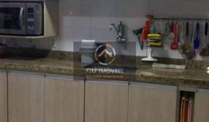 Casa em Santa Rosa, Niterói: 5 dormitórios, 3 suítes, 4 banheiros por R$750k para venda e locação