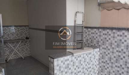 FJM IMOVEIS VENDE -  Linda casa Duplex no Colubandê próximo a igreja Nova Vida do Colubandê com 4 qts sendo 1 suite todos com varanda, piscina em alvenaria, garagem coberta, 2 salas,3 BH (2 socias), c