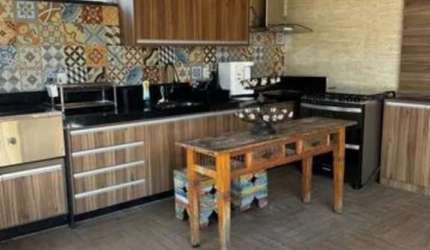 Encontre a cobertura duplex perfeita em Ingá - Niterói com 242M² de área útil, 4 dormitórios, 2 suítes e 5 banheiros. À venda por R$1.950.000. Confira agora!