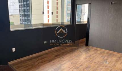 Sala Comercial no Centro de Niterói: 120m², 2 Banheiros, R$600mil