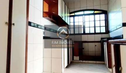 FJM IMÓVEIS VENDE: Casa em Piratininga, Niterói: 200m², 5 dormitórios, 3 banheiros por R$1.595.000. Oportunidade imperdível!