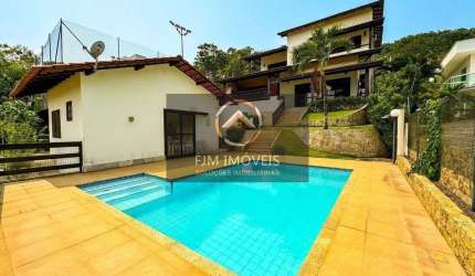 Casa em Condomínio em Engenho do Mato - 3 Suítes, 368m²