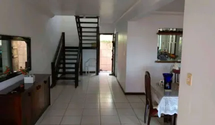 Casa com 3 quartos, 2 suítes, 287 metros em rua Fechada no Rio Vermelho