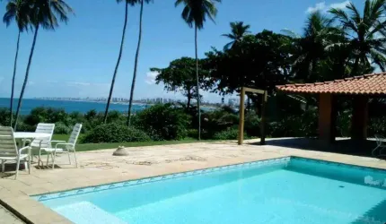 CASA PÉ NA AREIA EM ITAPUÃ