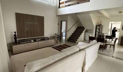 CASA AMPLA NO VILLAGE