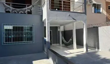 CASA NO CENTRO COM 4 SUÍTES