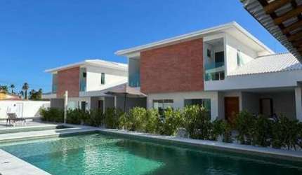 CASA COM ÁREA PRIVATIVA EM CONDOMÍNIO FECHADO
