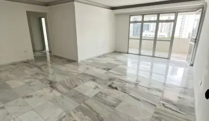 Apartamento para venda possui 138 metros com 3 quartos sendo 1 suíte com 2 vgs - em Boa viagem - Recife - PE