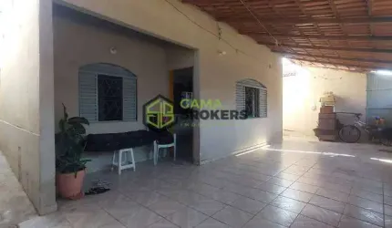 Vendo casa próximo ao supermercado Super Bom e do Santa Maria Shopping na quadra 312.