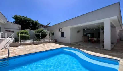 Casa com 3 dormitórios à venda, 340 m² por R$ 1.800.000,00 - Centro - Peruíbe/SP