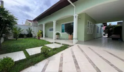 Casa à venda em Peruíbe, no bairro Balneário Stella Maris.