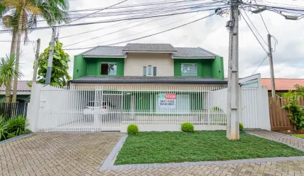 Casa com  piscina e edícula próximo ao Parque Bacacheri