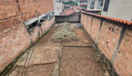 OTIMO LOTE  NO BAIRRO XANGRI-LA, COM 180m2