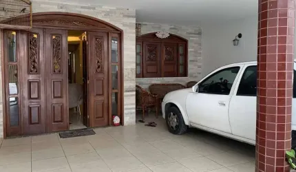 Casa Para Vender com 4 quartos 1 suíte no bairro Luzia em Aracaju