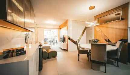 Apartamento Moderno e Sofisticado à 150m do Mar com Infraestrutura Completa