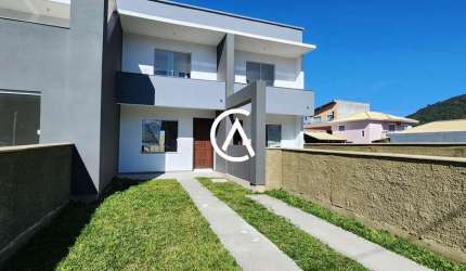 Casa à venda no Bairro Rio Vermelho, Florianópolis | 2 Suítes | Quintal | Financ