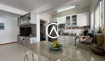 Apartamento na Praia dos Ingleses (NORTE) 300m da Praia com 3 dormitórios!