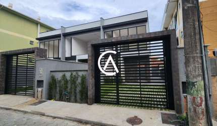 Casa Nova com 3 Suítes e Piscina no Centro dos Ingleses!