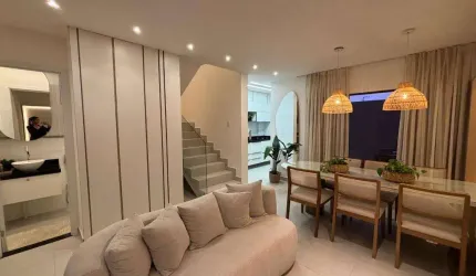 Casa à Venda em Poço
