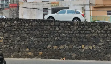 Casa no final da Av Manoel Dias na Pituba