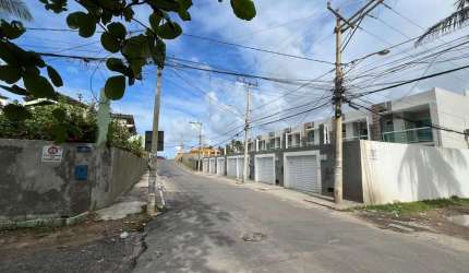 Casa à venda em Lauro de Freitas-BA, bairro Ipitanga: 3 quartos, 2 suítes, 1 sala, 3 banheiros, 2 vagas, 95m². Confira!