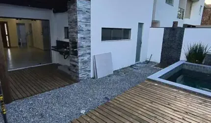 Venda de Casa em Condomínio de Luxo em Catu de Abrantes - 4 Quartos, 2 Suítes, 4 Banheiros, 2 Vagas de Garagem - Camaçari-BA
