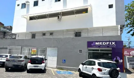 Aluguel de Sala Comercial no Bairro Nova Brasília de Itapuã em Salvador-BA: 1 Sala, 1 Banheiro, 3 Vagas de Garagem, 40m².