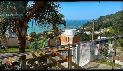 Casa para Venda em Penha, BACIA DA VOVÓ, 3 dormitórios, 3 suítes, 4 banheiros, 4 vagas