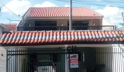Lindo Sobrado de 175 m², Pinheirinho - Curitiba- Pr