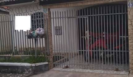 Vende-se excelente terreno com uma casa de treis quartos