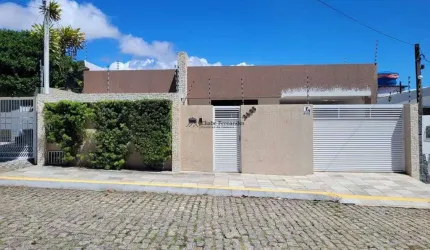 Excelente casa de rua para venda com 03 suítes, 200m² em Candelária, Natal/RN