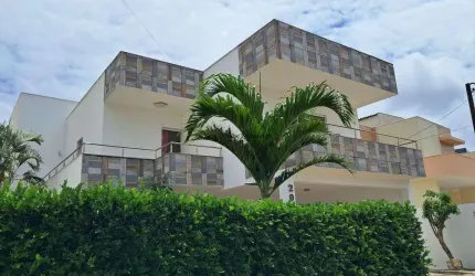 Espaçosa casa duplex com 240m² à venda no Green Club I em Parnamirim/RN