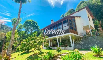 Casa com 3 dormitórios à venda, 300 m² por R$ 1.800.000,00 - Albuquerque - Teresópolis/RJ