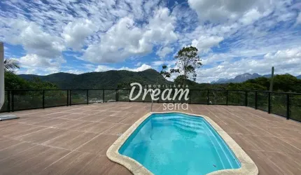 CASA COM VISTA DESLUMBRANTE EM CONDOMÍNIO FECHADO