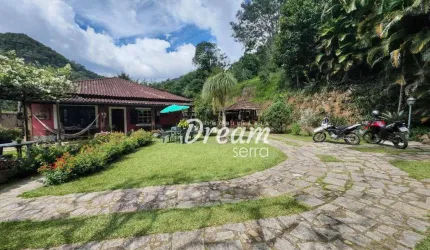 Casa com 3 dormitórios à venda, 200 m² por R$ 700.000,00 - Serrinha - Teresópolis/RJ