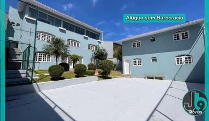Casa Comercial ou Residencial para Alugar ou Vender no Ahú com 5 quartos, 2 suítes, lareira, churrasqueira e Edícula com 700m por R13.500/mês