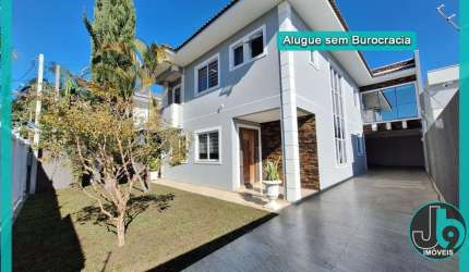 Sobrado para alugar com 290m² no Bairro Afonso Pena em São José dos Pinhais com 5 quartos, 1 suíte, 4 banheiros, 5 vagas de garagem, por R$6.500,00