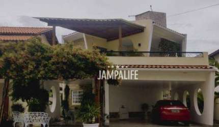 Linda casa com porteira fechada em condomínio no Altiplano Cabo Branco