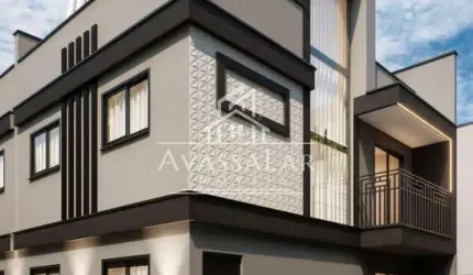 Sobrado dentro de condominio, com 3 quartos, no bairro Xaxim, Curitiba -PR