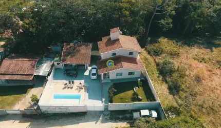 Excelente casa semi-mobiliada a venda no Alto Aririú, em Palhoça.