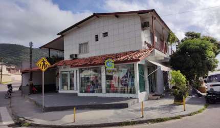 Oportunidade! Casa com ponto comercial alugado e potencial de divisão em Vargem