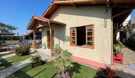 Excelente casa à venda na Praia da Gamboa, em Garopaba.