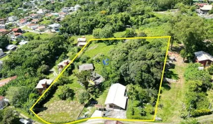 Terreno à venda com 6.666m2 em Praia da Gamboa, Garopaba.