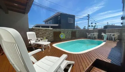 Casa de Esquina com Piscina e Edícula na Passagem do Maciambu, Palhoça