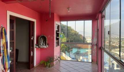 Excelente casa à venda em Forquilhinhas, São José.